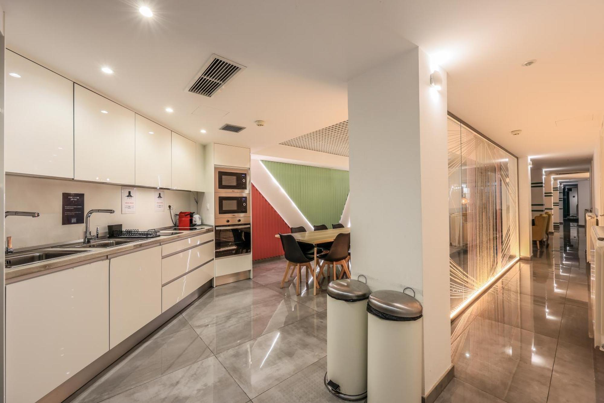 Amazinn Places Blasco De Garay 113 Madrid Bagian luar foto