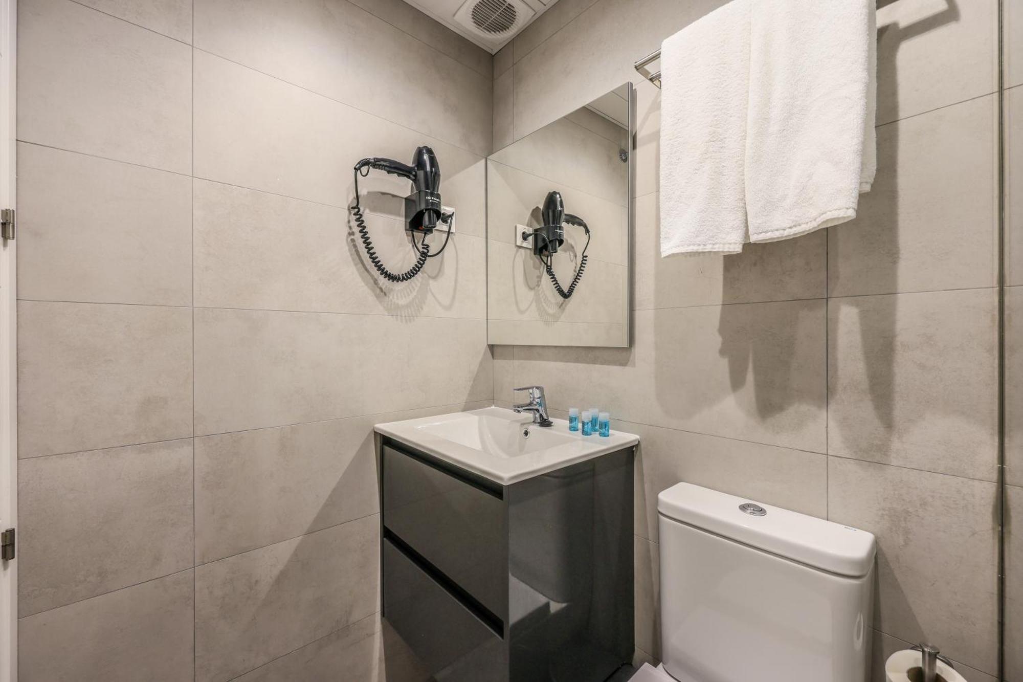 Amazinn Places Blasco De Garay 113 Madrid Bagian luar foto